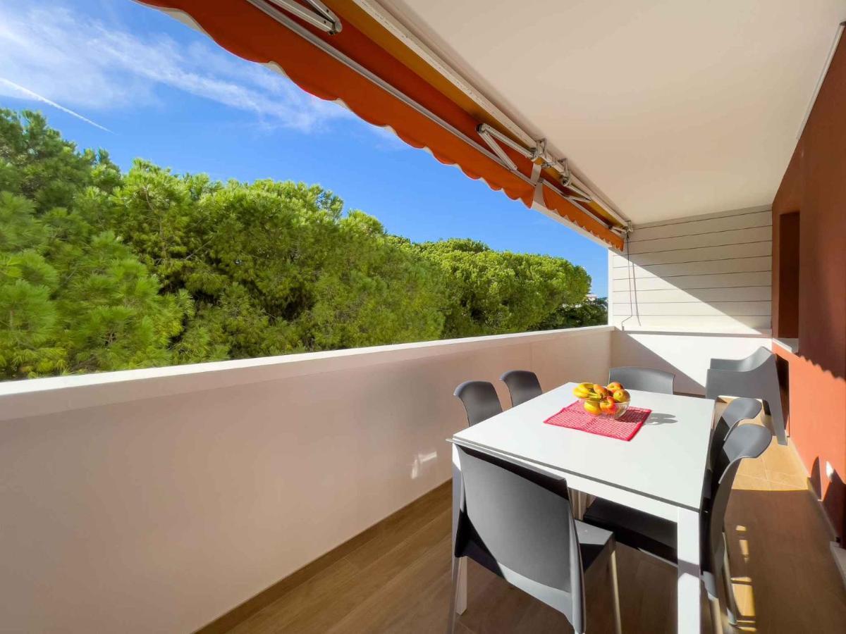 Apartment In Lignano Sabbiadoro 21783 Bagian luar foto